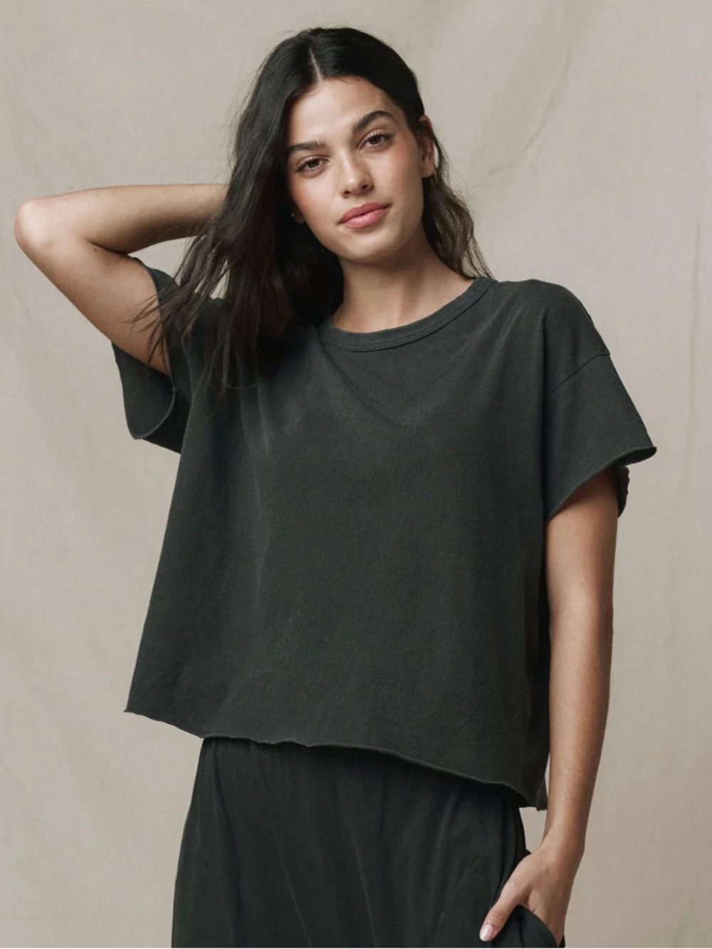 THE GREAT. The Cropped Tee Washed Black